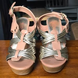 Brash tan and gold wedges size 6
